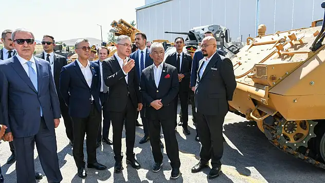 MALEZYA KRALI  SAVUNMA İÇİN GELDİ