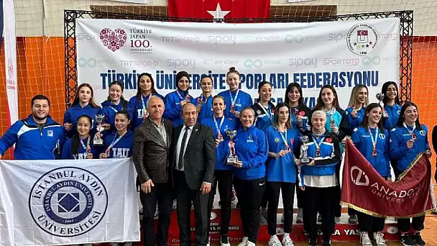 Manisa BBSK'lı Karateciler Şampiyonaya damga vurdu
