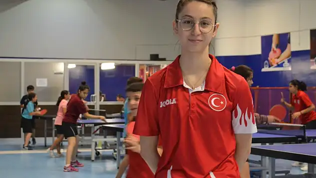 MASA TENİSİ'NİN YILDIZI ÖZGE, HEDEF YÜKSELTTİ