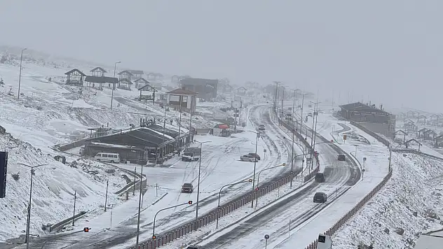 Mayısta Kar Sürprizi: Erciyes'te Pistler Yeniden Beyaza Büründü