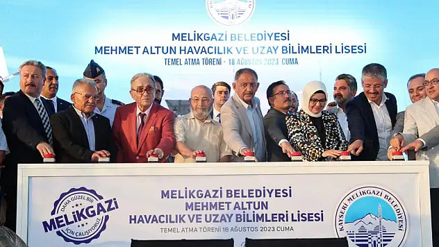 MEHMET ÖZHASEKİ: 'GÖKYÜZÜNDE BİZİM İHA'LARIMIZ SİHA'LARIMIZ UÇUYOR'