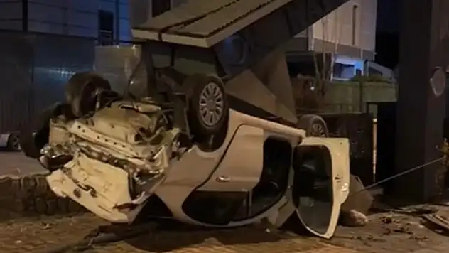 Melikgazi'de Kaza: Devrilen Otomobil Beton Bloğa Çarptı