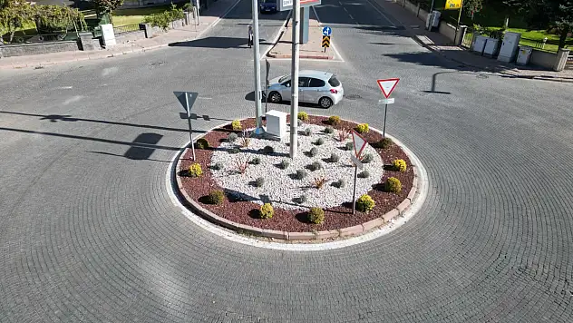Melikgazi'de kuru peyzajla tasarruf ve estetik