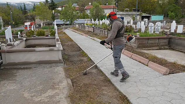 Melikgazi'de Mezarlıklar Bayram Ziyaretine Hazırlanıyor