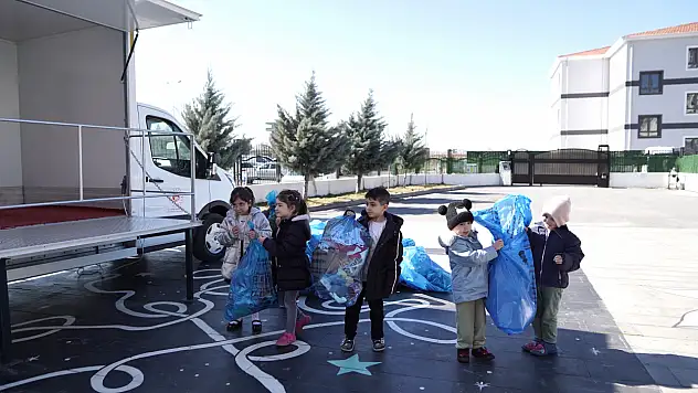 Melikgazi'de mobil sıfır atık aracı okullarda