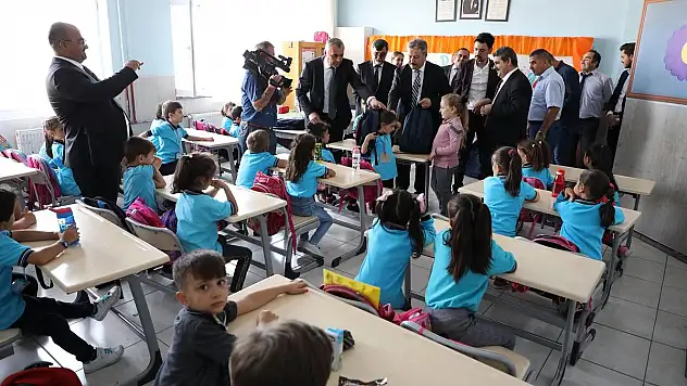 MELİKGAZİ'DEN OKULLARA KIRTASİYE YARDIMI