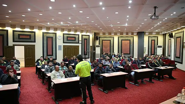 MELİKGAZİ'DEN PERSONELE GÜVENLİ SÜRÜŞ EĞİTİMİ
