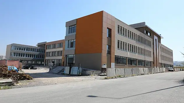 'Melikgazi Teknoloji Ortaokulu ve Lisesi Hayırlı olsun'