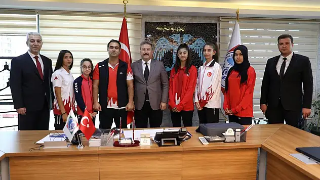 MELMEK ŞAMPİYONLARINDAN BAŞKAN PALANCIOĞLU'NA ZİYARET