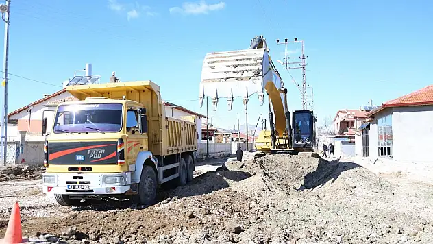 MERAM BELEDİYESİ YENİ ASFALT SEZONUNA DA HIZLI GİRDİ