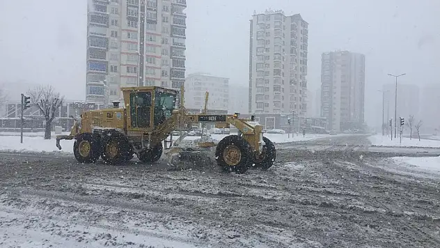 MERKEZDE KARLA YOĞUN MÜCADELE