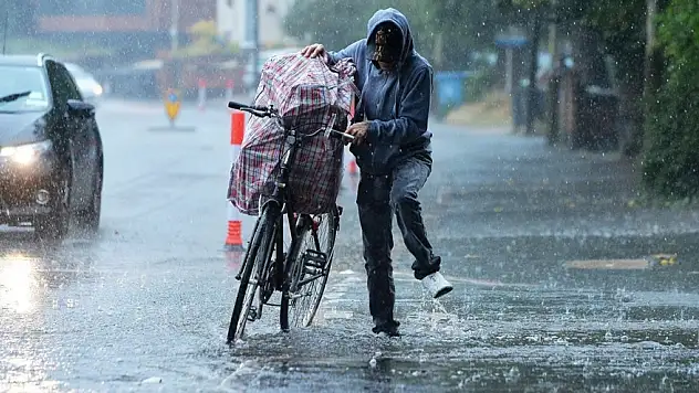 Meteoroloji'den yağmur, kar, fırtına uyarısı