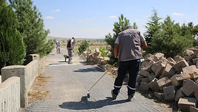 Mezarlık temizliği