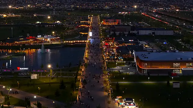 Millet Bahçesi'nde Bahar Yoğunluğu