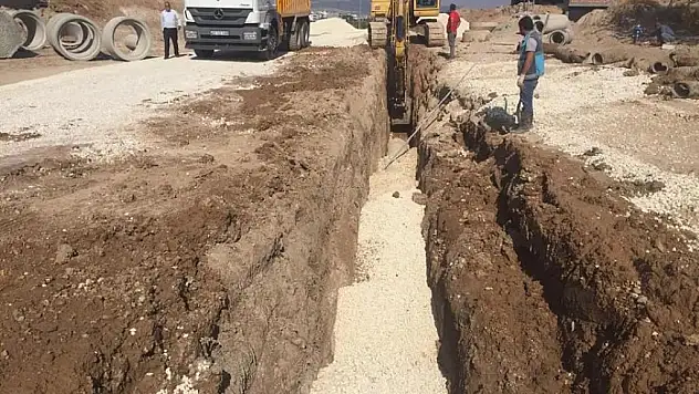 Millet Caddesi'nde Altyapı Çalışması Sürüyor