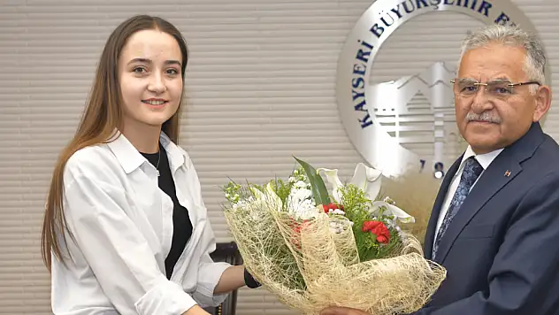 MİLLİ SPORCULARI AĞIRLADI