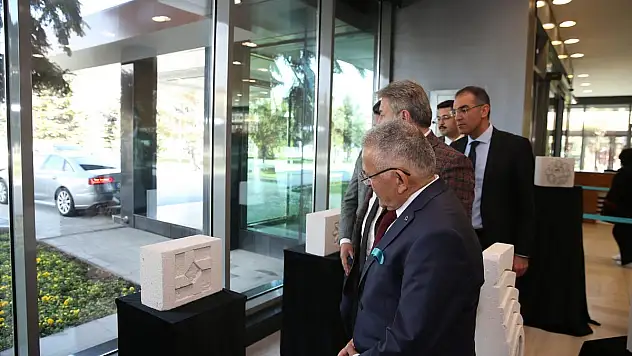 Mimar Sinan anısına hazırlanan sergiyi açtı