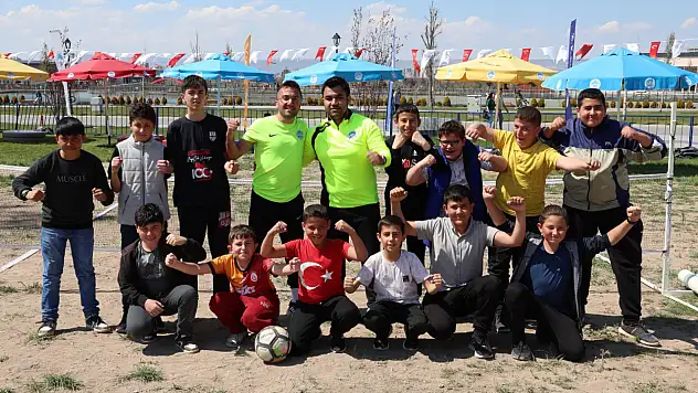Minikler kitapla buluştu, eğlenceye doydu