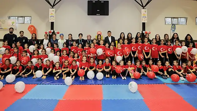 Minikler, Minderde Hayran Bıraktı