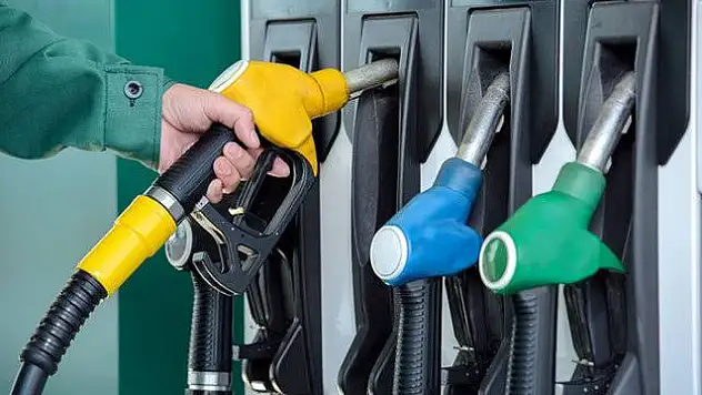 MOTORİNDE İNDİRİM BEKLENİYOR