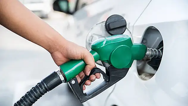 Motorinden sonra benzine de indirim bekleniyor