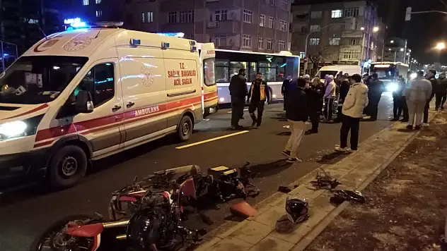 Motosiklet yayaya çarptı: 2 yaralı