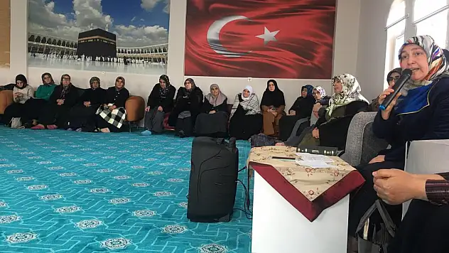 Müftü Yardımcısı Yeşilhisar'da konferansa katıldı
