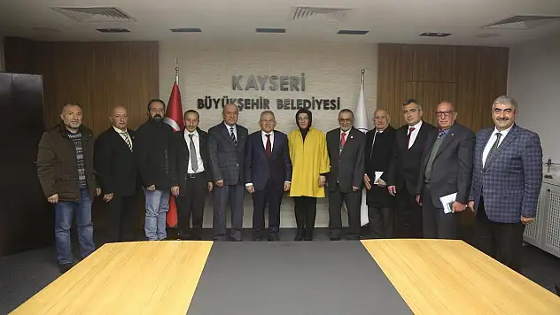 MUHTARLARLA İSTİŞARESİNİ SÜRDÜRÜYOR