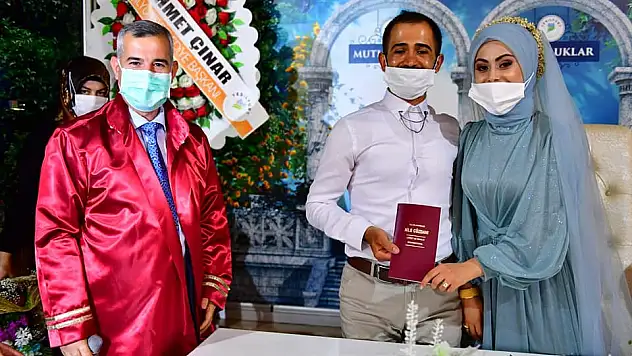 'Nikâhlar Sosyal Mesafe Ve Hijyen Kurallarına Göre Kıyılıyor'
