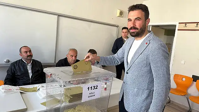 Niyazi Ünalmış oyunu kullandı