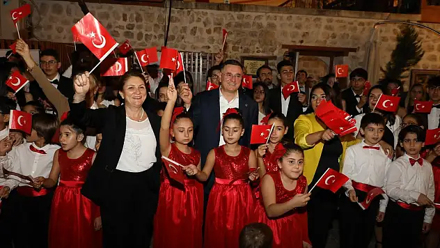 Öğrencilerden Cumhuriyet Bayramı Kutlaması