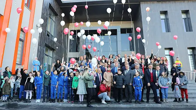 ÖĞRENCİLERİN KARNE HEYECANI