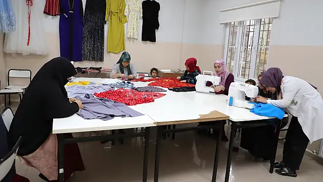 ÖĞRENDİKLERİ, AİLE EKONOMİLERİNE BÜYÜK KATKI SAĞLIYOR