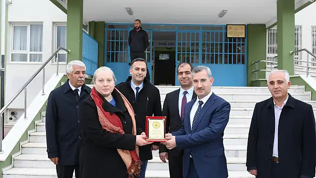 'Okul Bahçeleri Rengârenk Oyun Alanlarına Dönüşüyor'