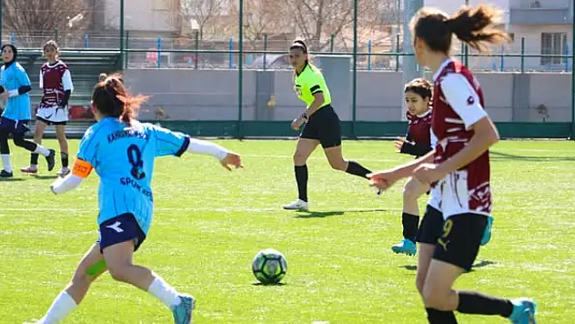 Okul Sporları Futbol kız grup birinciliği sona erdi