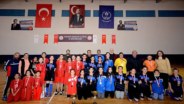 Okullararası Küçük Kızlar Hentbol Birinciliği sona erdi