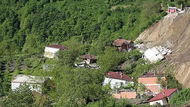 Ordu Aybastı'daki heyelanlı bölgede 15 ev yıkıldı!