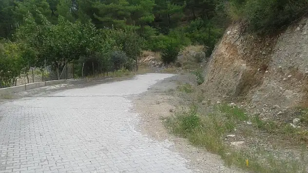 ORHANGAZİ MAHALLESİ'NDE YOLLAR GENİŞLİYOR