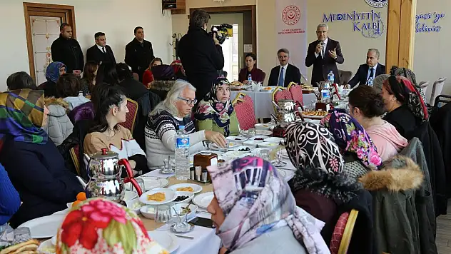 ÖZEL GEREKSİNİMLİ BİREYLERLE KAHVALTIDA BULUŞTU