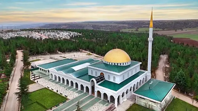 Özgür Özel 100. Yıl Camisi'ni açtı