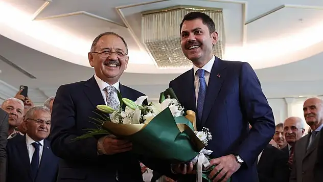 ÖZHASEKİ YENİDEN BAKANLIK GÖREVİNDE