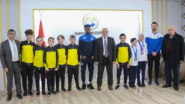 ÖZTÜRK SPORCUNUN HER ZAMAN YANINDAYIZ'