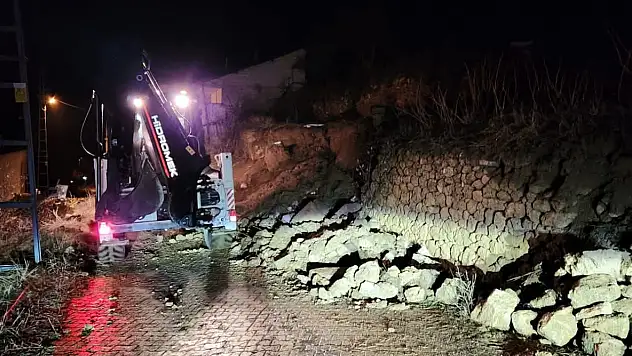 Özvatan'da heyelan