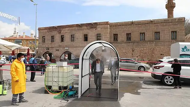 Pazar da dezenfekte çalışmaları