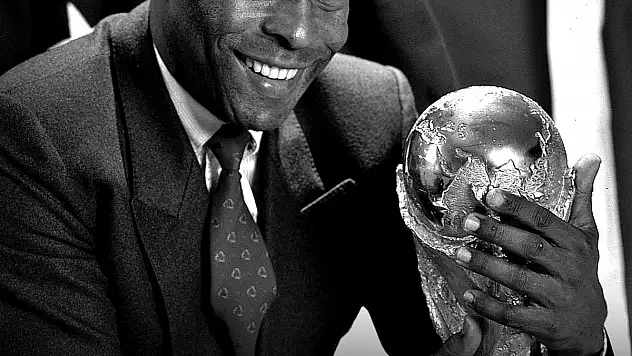 PELE 82 YAŞINDA VEFAT ETTİ