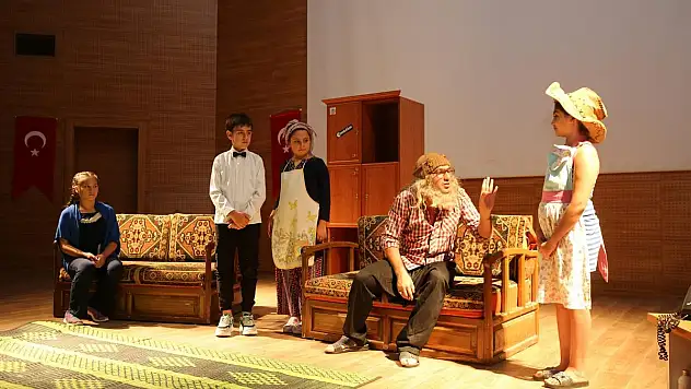 ´PİNTİ´ ADLI TİYATRO OYUNU SERGİLENDİ