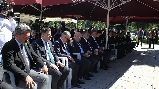 Polis Şehitliği ziyaret edildi