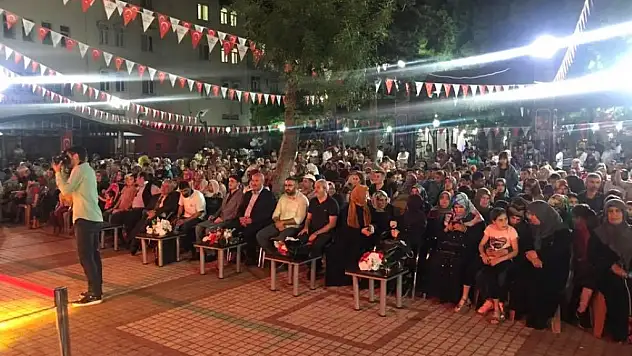 Ramazan Akşamlarında İlahi ve Ezgi Esintisi