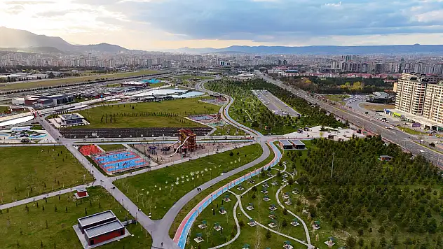 Recep Tayyip Erdoğan Millet Bahçesi Kayserililerin gözdesi oldu