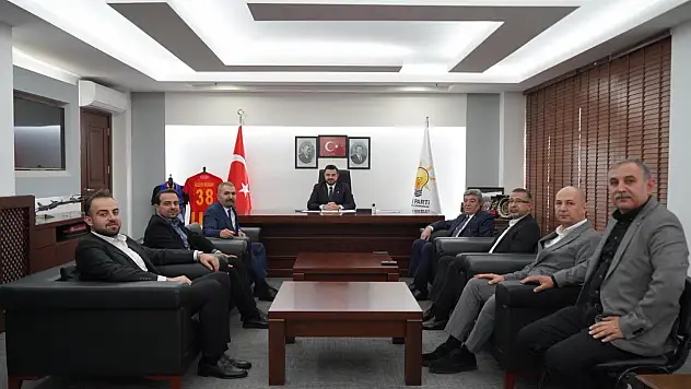 Refik Karakuzay'dan AK Parti İl Başkanlığı'na ziyaret